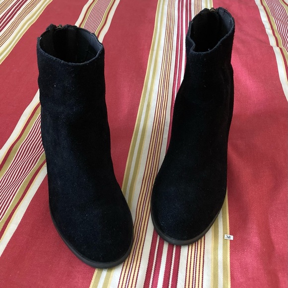 Urban Outfitters Shoes - Urban Outfitters Ecote Suede Booties